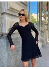 MetuCa Kadın Siyah Uzun Kollu Kalp Yaka Göğsü Büzgülü Astarlı A Kesim Fisto Dantel Mini Elbise