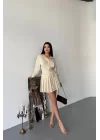 ÖNDEN GOLD DÜĞMELİ PİLELİ KISA ELBİSE - Bej