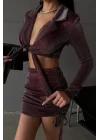 SİMLİ KUMAŞ BAĞLAMA DETAYLI CROP BLUZ -KISA BÜZGÜ DETAYLI ETEK - Bordo