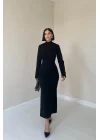 Siyah Omzu Güllü Düz Elbise