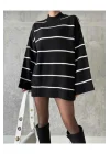Kadın Siyah Beyaz Çizgili Yarım Balıkçı Yaka Oversize Uzun Triko Kazak Tunik