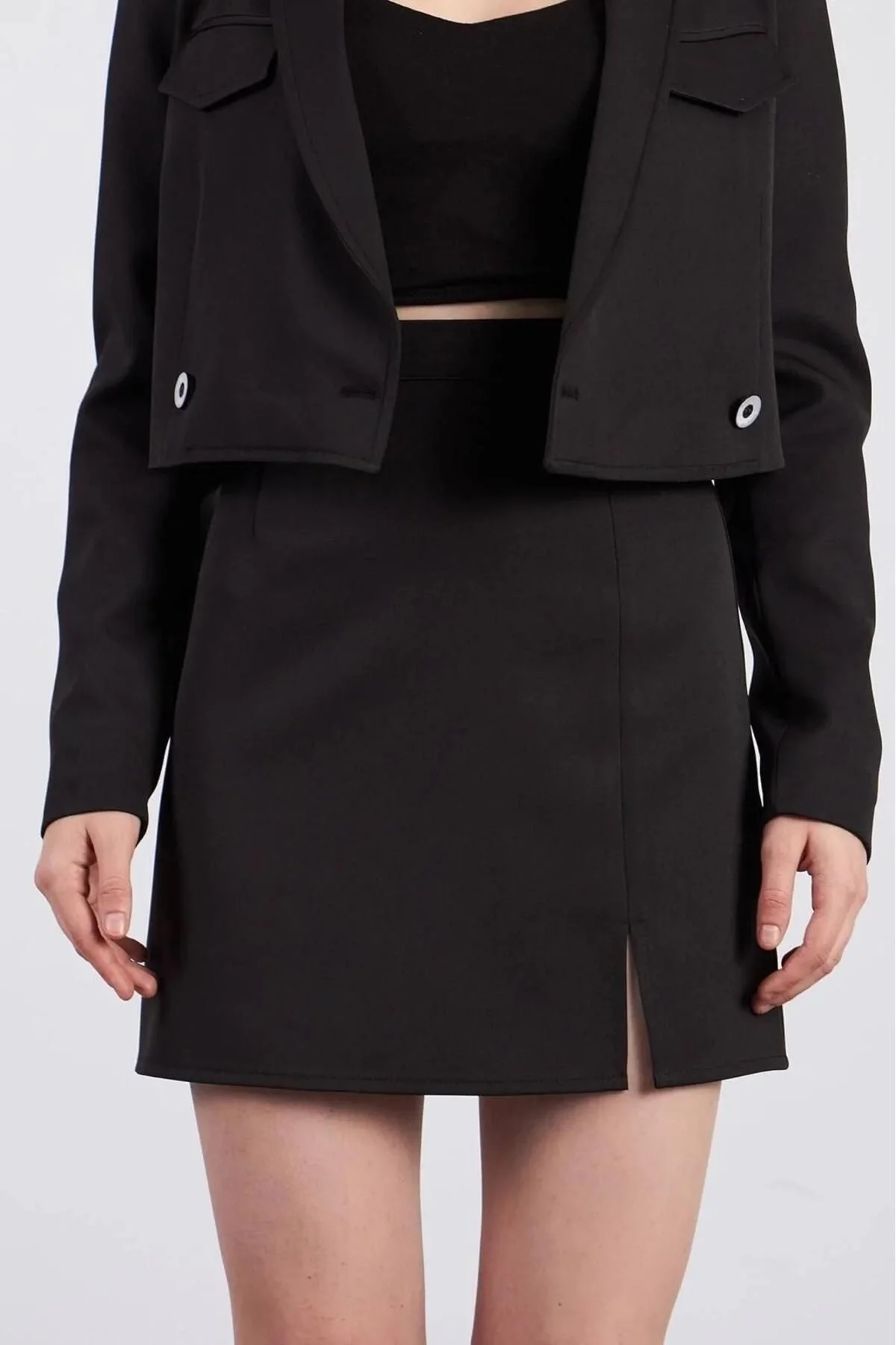 Kadın Siyah Yüksek Bel Yırtmaçlı Klasik Düz Kısa Mini Etek