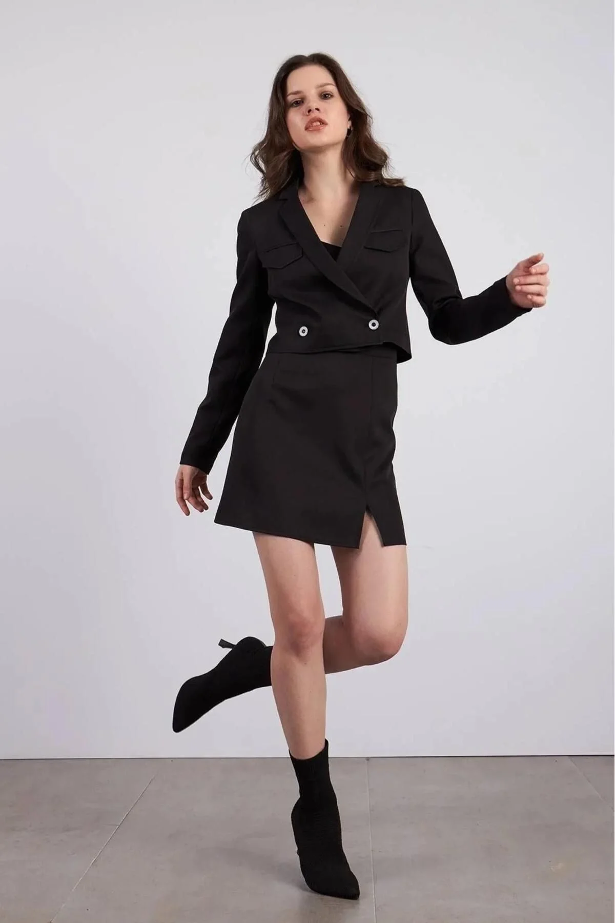 Kadın Siyah Yüksek Bel Yırtmaçlı Klasik Düz Kısa Mini Etek