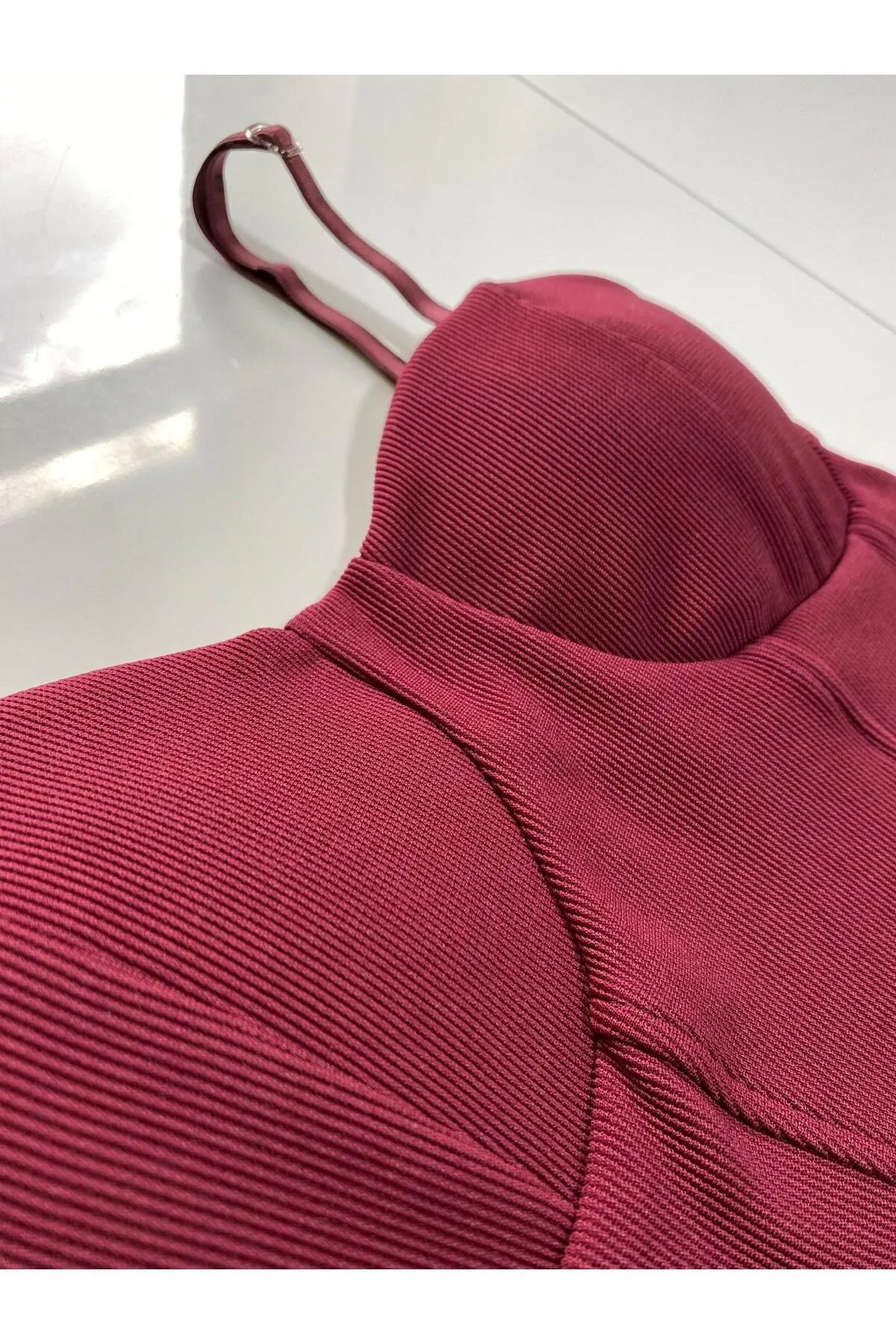 Kadın Askılı Kalp Yaka Balenli Korse Detaylı Vücudu Saran Büstiyer Crop - Bordo