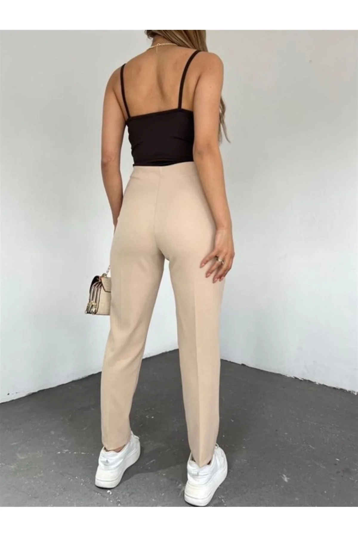 Kadın Yüksek Bel Önü Dikişli Pens Detaylı Havuç Model Kumaş Pantolon - Bej