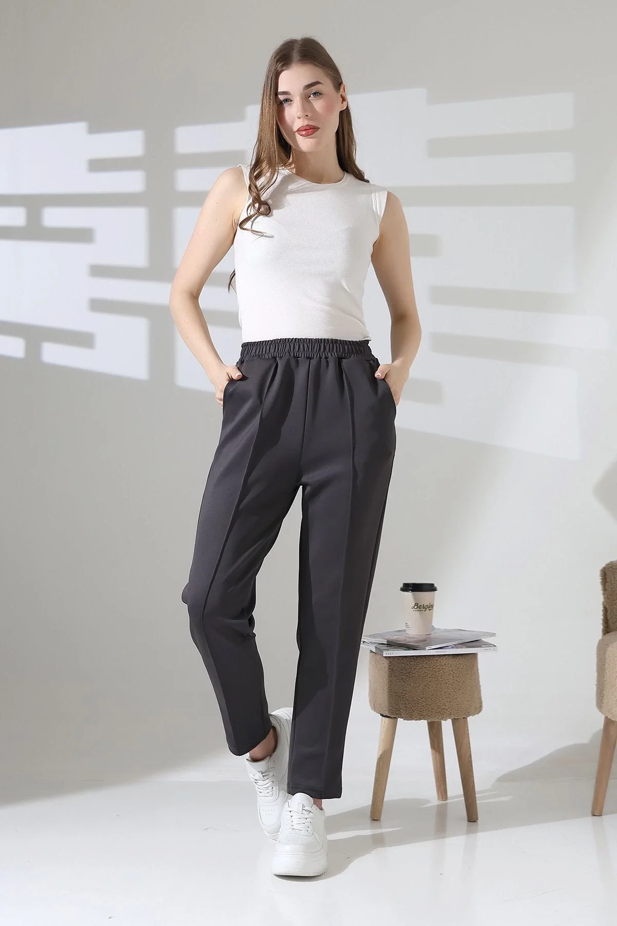 Kadın Koyu Gri Yüksek Bel Lastik Düz Renk Cepli Çizgili Bilek Boy Scuba Kumaş Jogger Pantolon