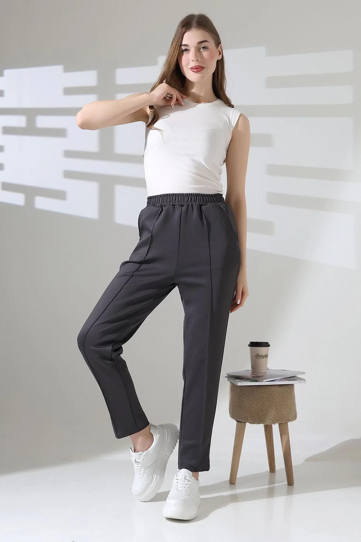 Kadın Koyu Gri Yüksek Bel Lastik Düz Renk Cepli Çizgili Bilek Boy Scuba Kumaş Jogger Pantolon