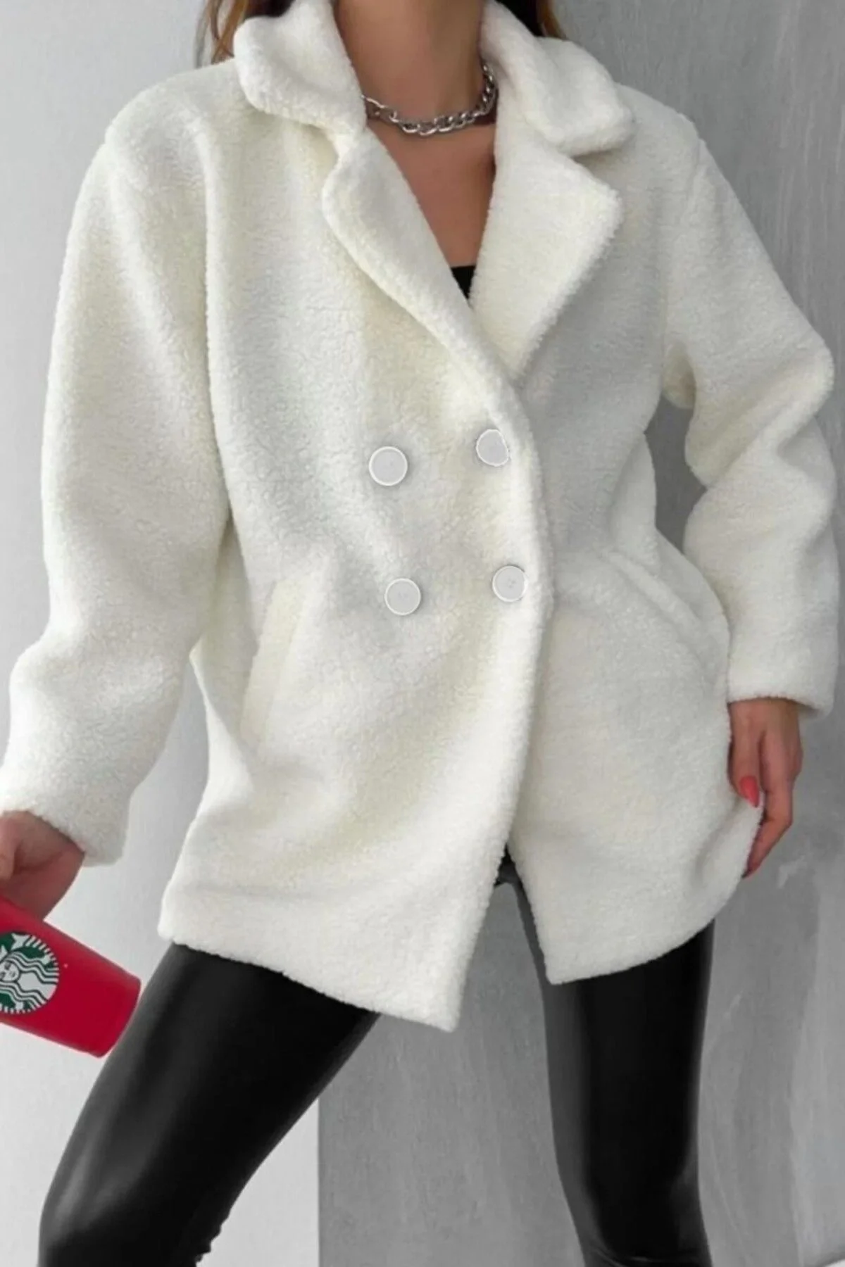 Kadın Ekru Simli Astarlı Cepli Düğmeli Kalın Kruvaze Yaka Oversize Peluş Mont - Beyaz