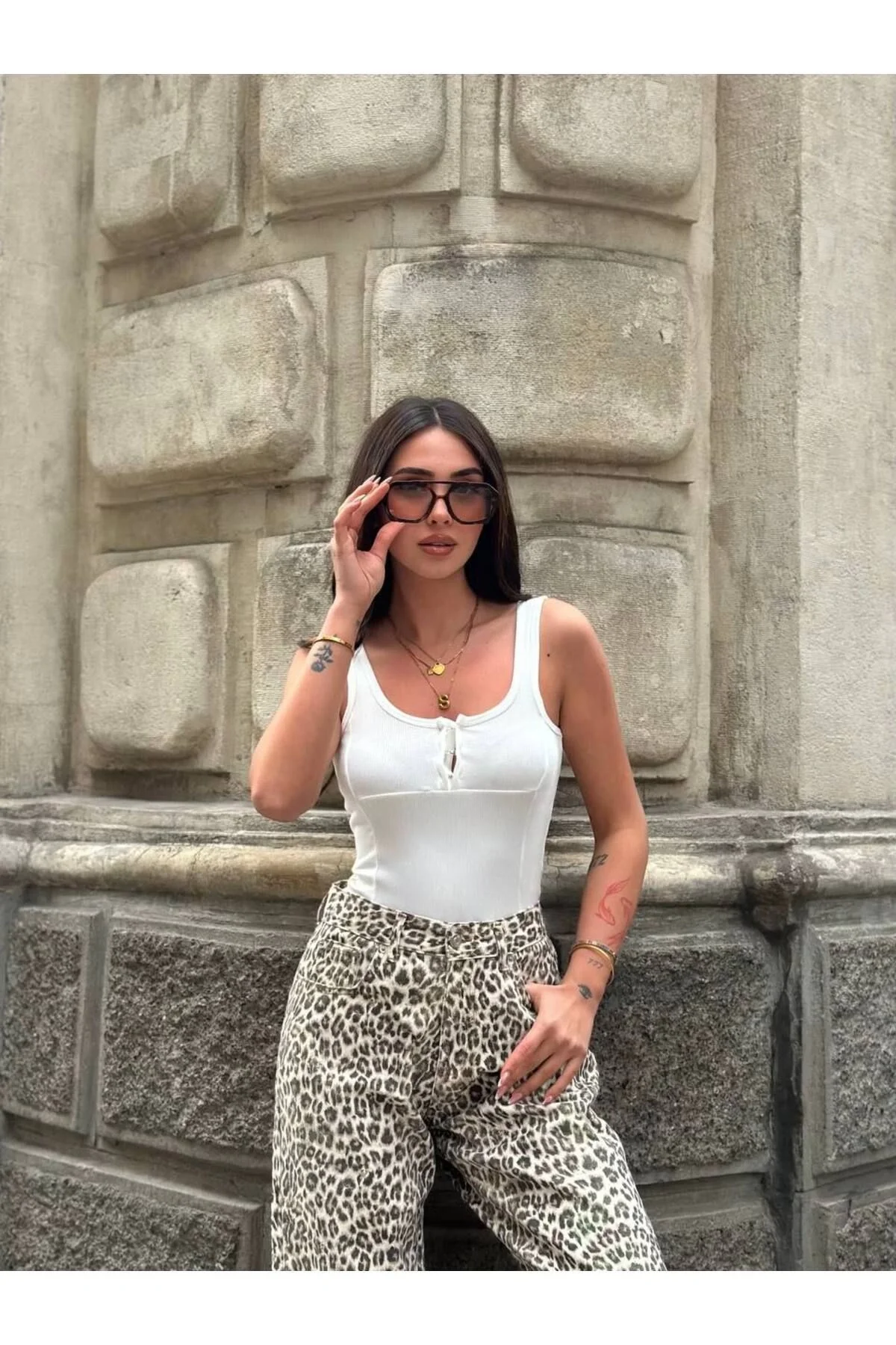 Kadın Kalp Yaka Korsaj Detaylı Vücudu Saran Fitilli Kaşkorse Crop Atlet - Beyaz