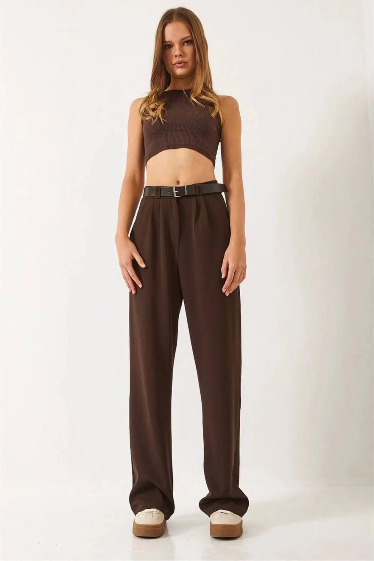 Kadın Yüksek Bel Pileli Kemerli Bol Paça Palazzo Kumaş Pantolon - Kahverengi