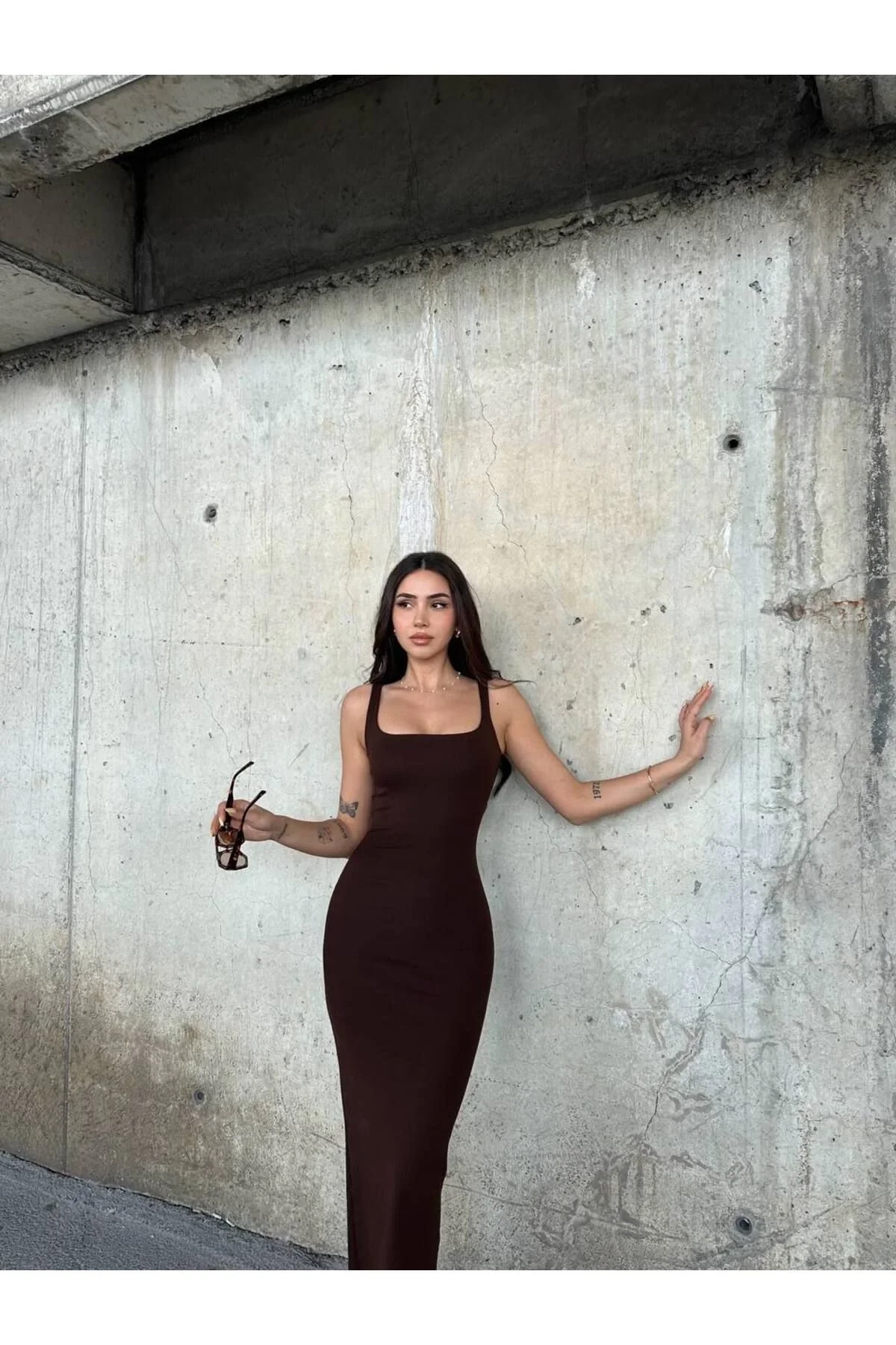 Kadın Kalın Askılı Kare Yaka Yırtmaçlı Kaşkorse Kalem Elbise - Kahverengi