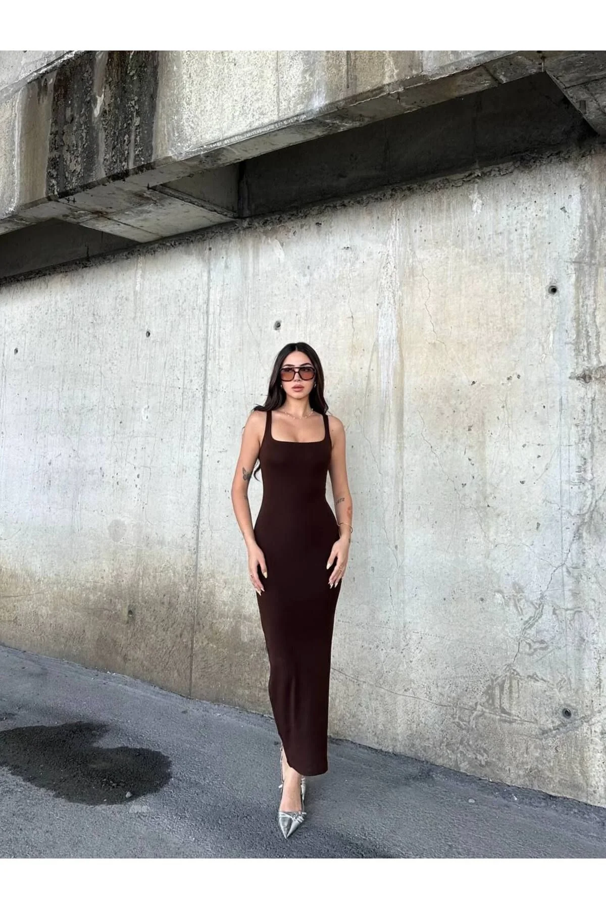 Kadın Kalın Askılı Kare Yaka Yırtmaçlı Kaşkorse Kalem Elbise - Kahverengi