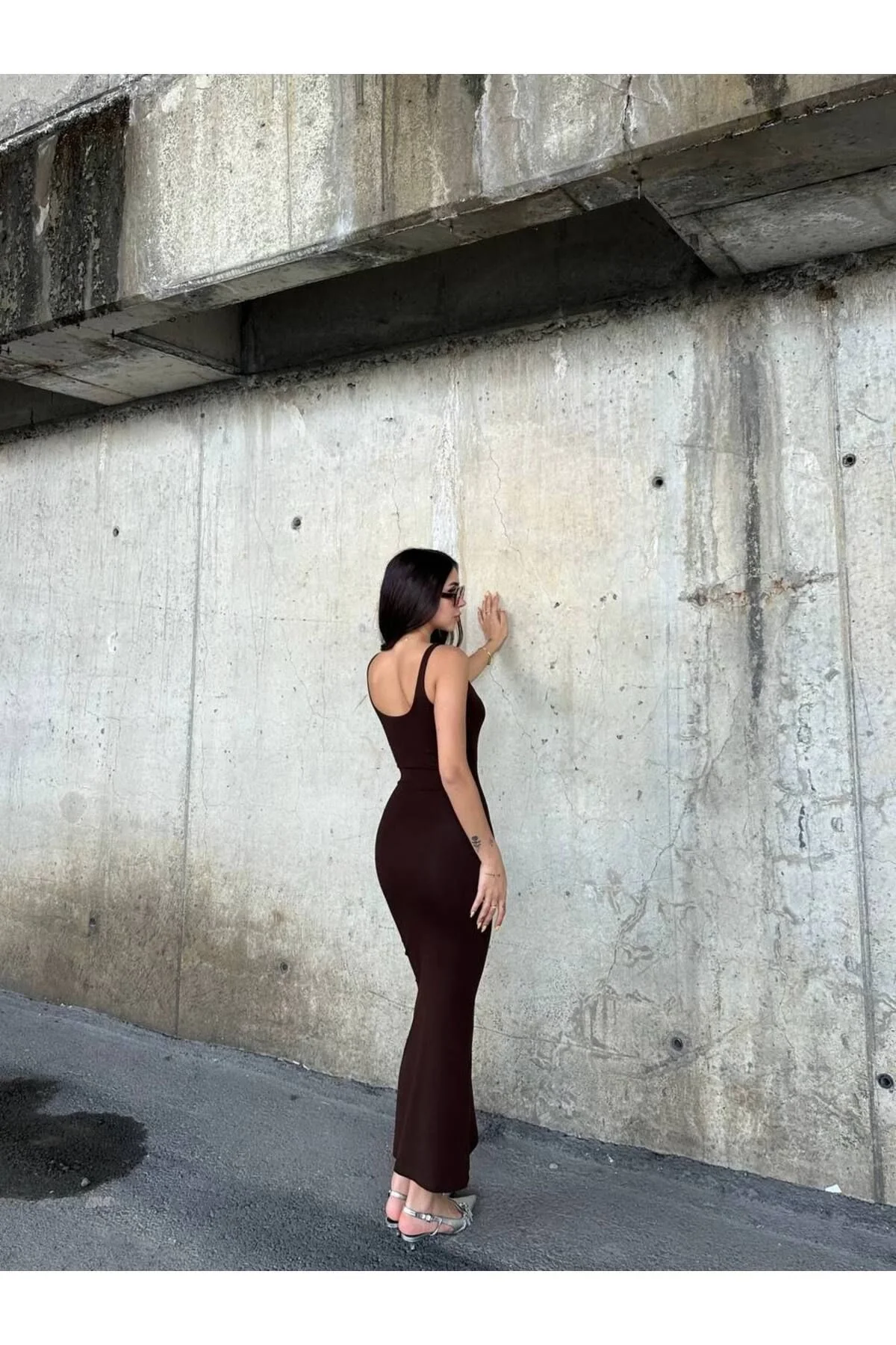 Kadın Kalın Askılı Kare Yaka Yırtmaçlı Kaşkorse Kalem Elbise - Kahverengi