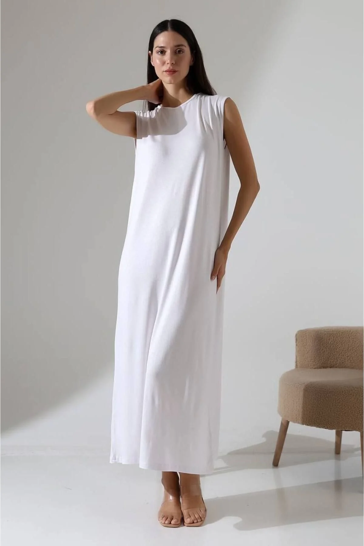 Kadın Vatkalı Sıfır Kol Bisiklet Yaka Yırtmaçlı Salaş Kesim Uzun Elbise - Beyaz