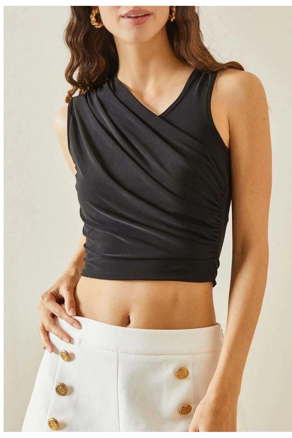 Kadın Tek Omuz Drapeli Vücuda Oturan Kolsuz Şık Likralı Sandy Kumaş Crop Bluz - Siyah