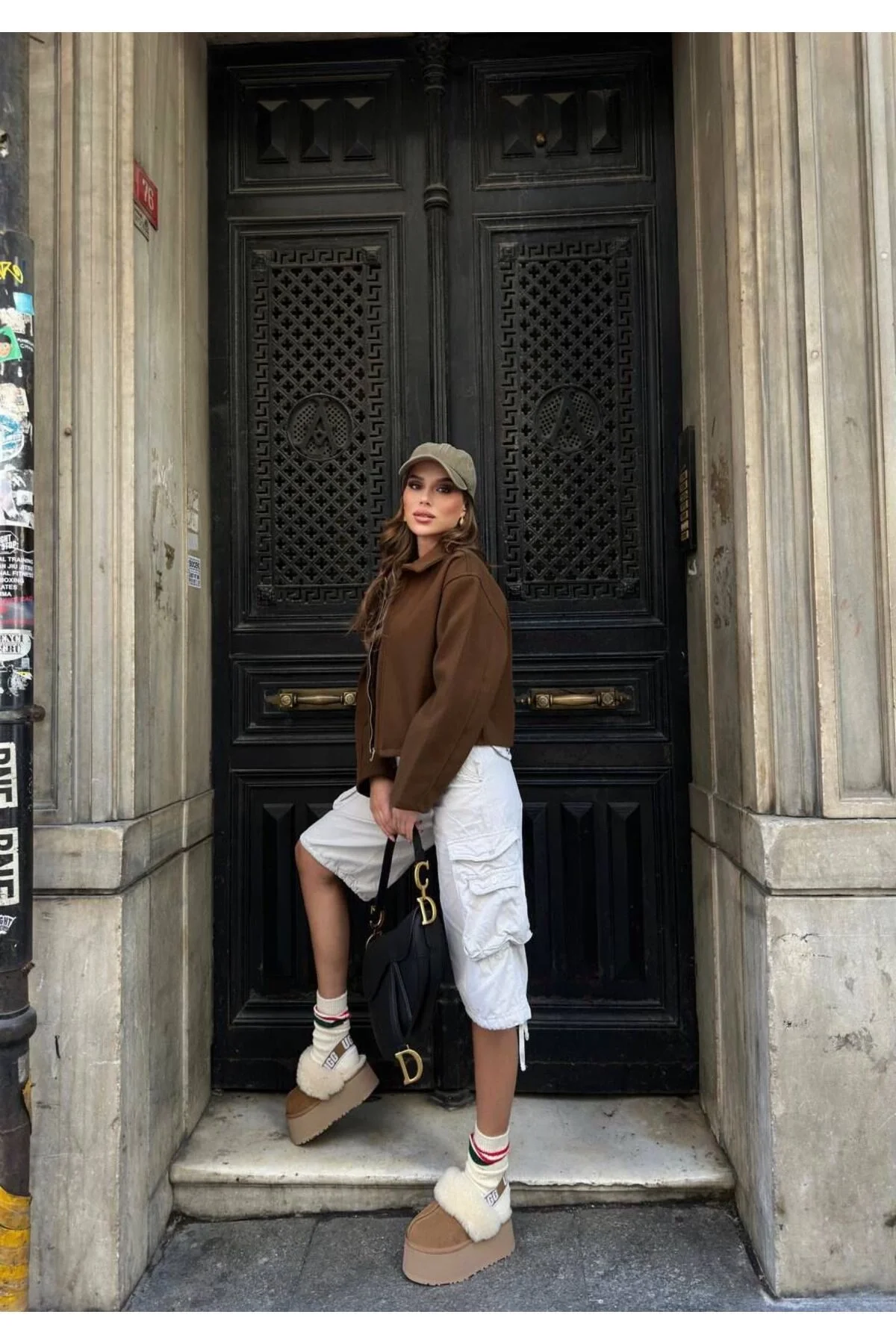 Kadın Kahverengi Oversize Kısa Kalın Gömlek Yaka Fermuarlı Kaşe Kaban