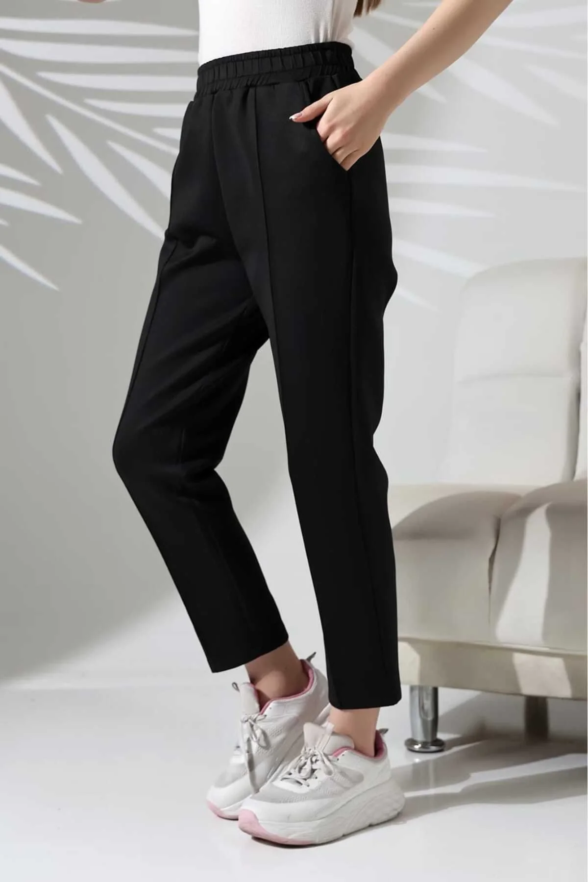 Kadın Siyah Yüksek Bel Lastikli Düz Renk Cepli Çizgili Bilek Boy Scuba Kumaş Jogger Pantolon