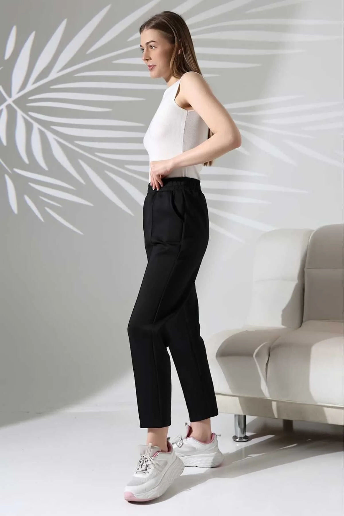 Kadın Siyah Yüksek Bel Lastikli Düz Renk Cepli Çizgili Bilek Boy Scuba Kumaş Jogger Pantolon