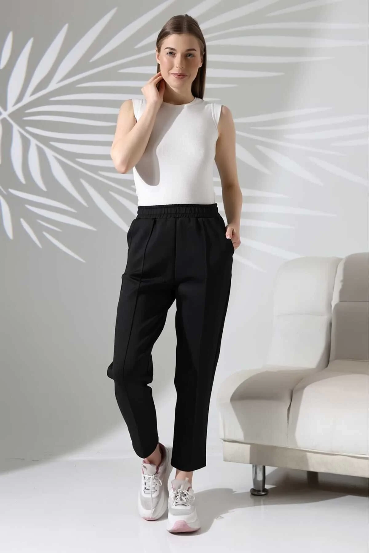 Kadın Siyah Yüksek Bel Lastikli Düz Renk Cepli Çizgili Bilek Boy Scuba Kumaş Jogger Pantolon