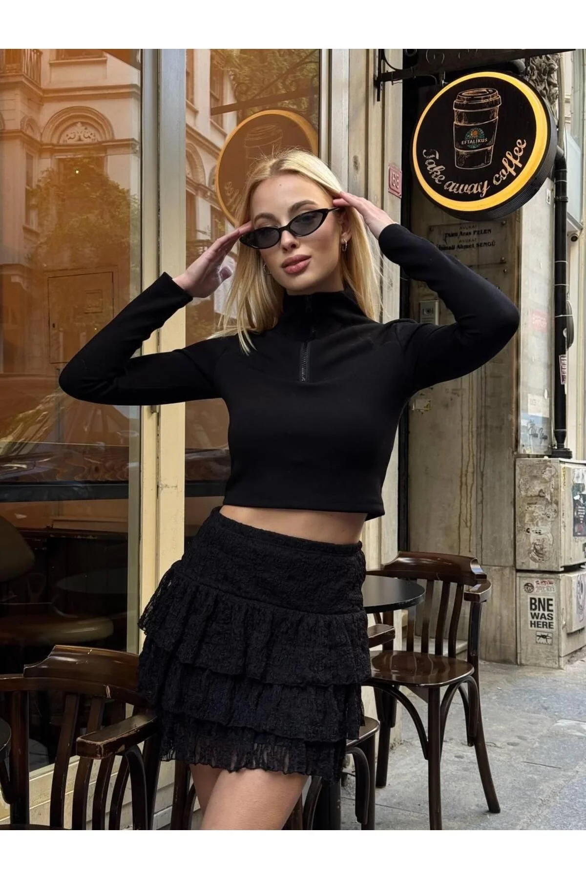 Kadın Yüksek Bel Beli Lastikli Kat Kat Fırfırlı Güpür İçi Şortlu Mini Etek - Siyah