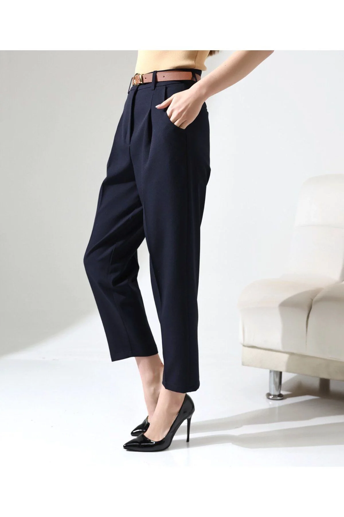 Kadın Yüksek Bel Pileli Cepli Havuç Kesim Kumaş Pantolon - Lacivert