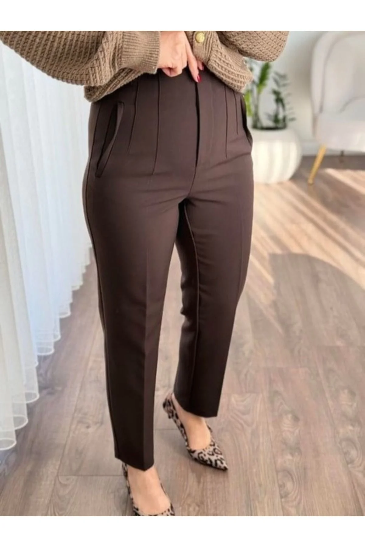 Kadın Kahverengi Yüksek Bel Pens Detaylı Havuç Paça Kalın Tok Kumaş Pantolon