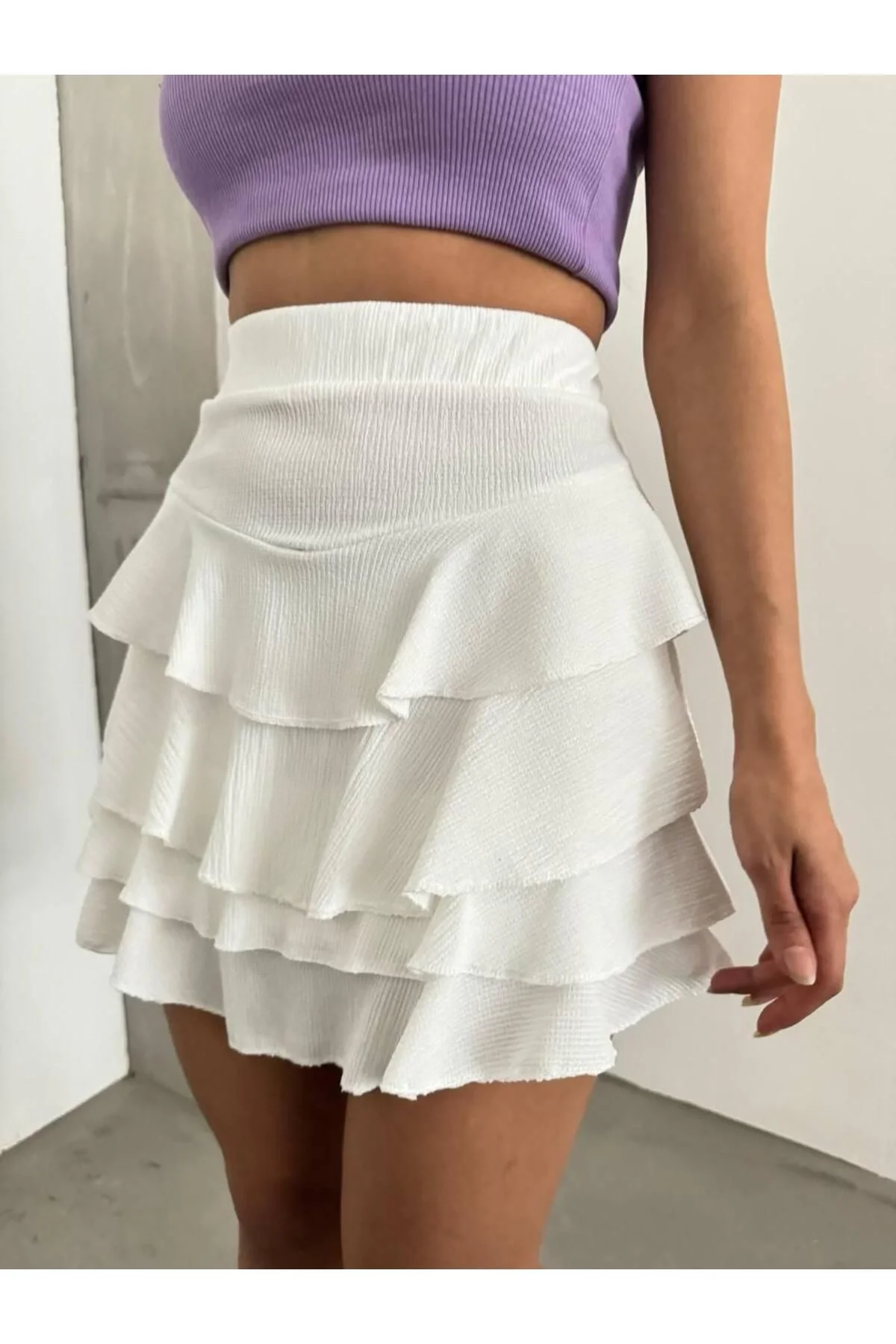 Kadın Yüksek Bel Beli Lastikli Kat Kat Fırfırlı Gofre Kumaş Mini Şort Etek - Beyaz
