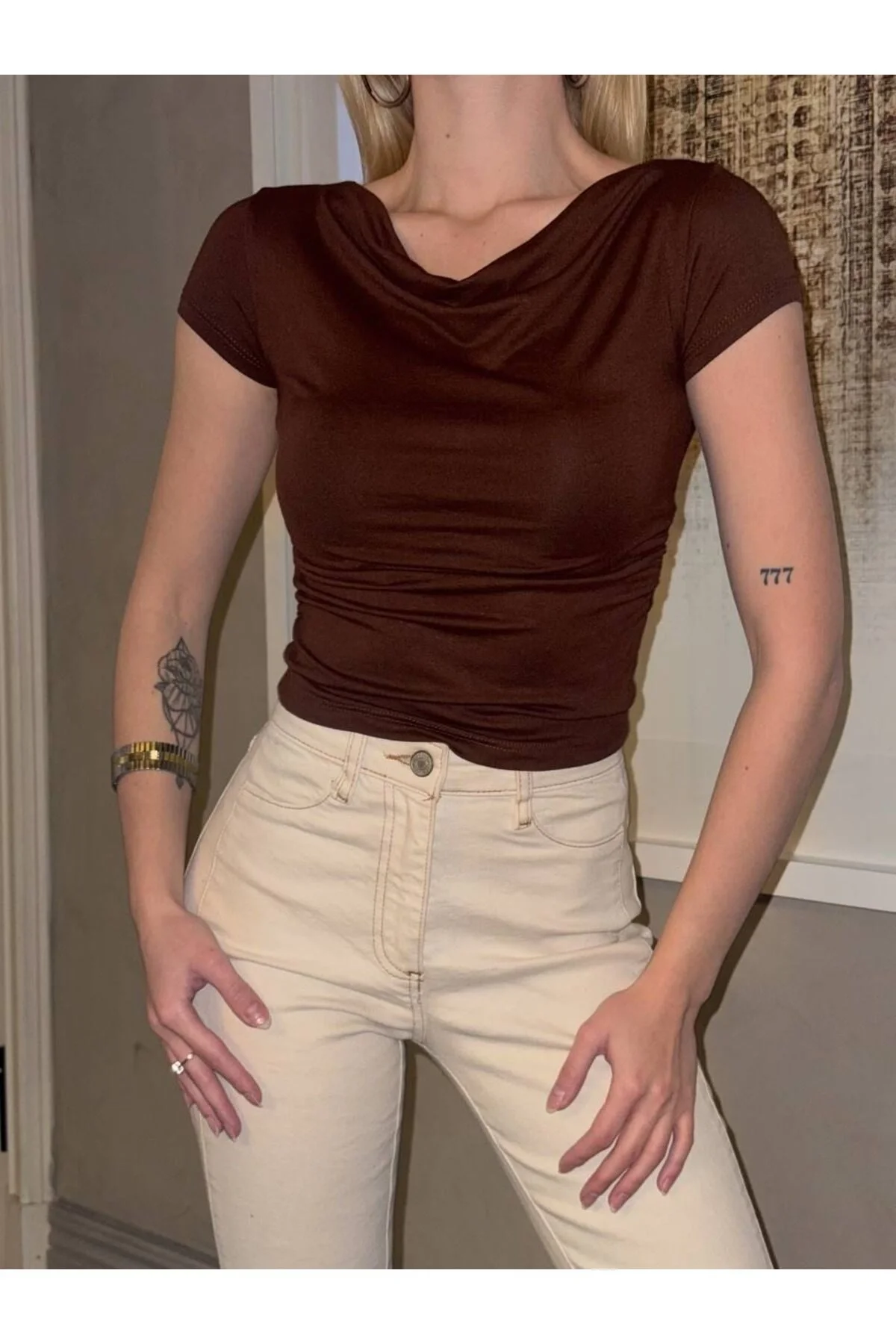 Kadın Carmen Yaka Kısa Kollu Yanları Büzgülü Vücudu Saran Bluz - Kahverengi