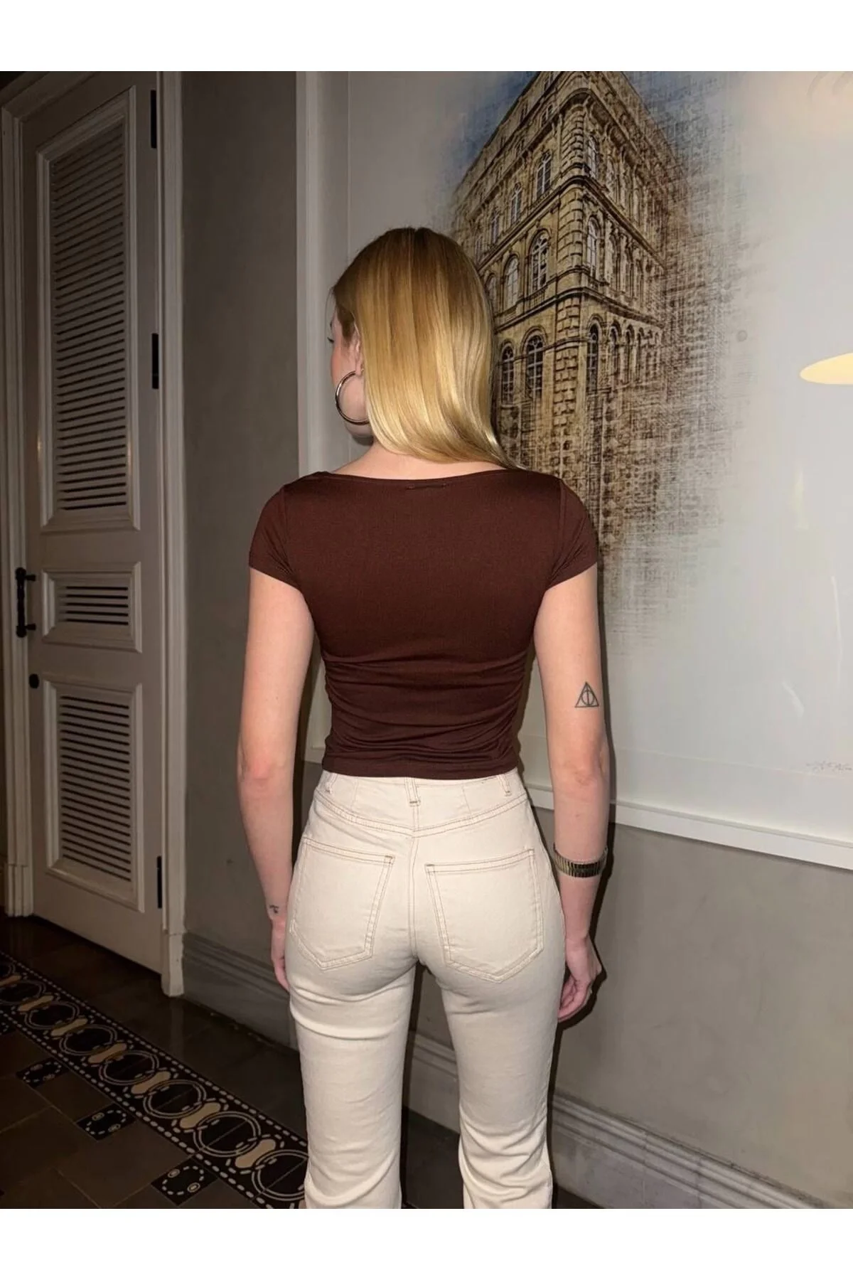 Kadın Carmen Yaka Kısa Kollu Yanları Büzgülü Vücudu Saran Bluz - Kahverengi