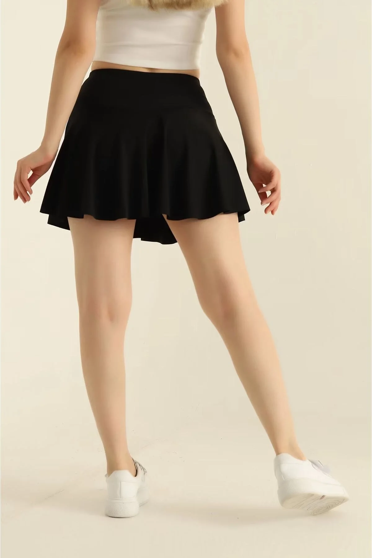 Kadın Yüksek Bel Beli Lastikli Kloş Kesim Dökümlü Mini Tenisçi Şort Etek - Siyah
