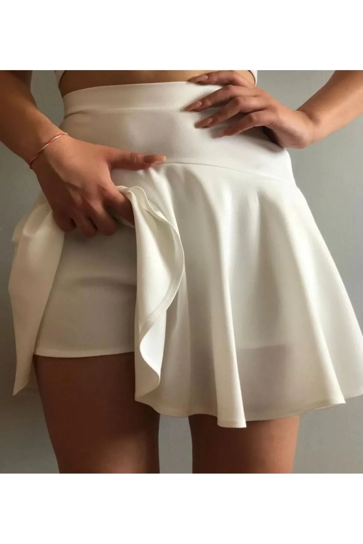 Kadın Yüksek Bel Beli Lastikli Kloş Kesim Dökümlü Mini Tenisçi Şort Etek - Beyaz