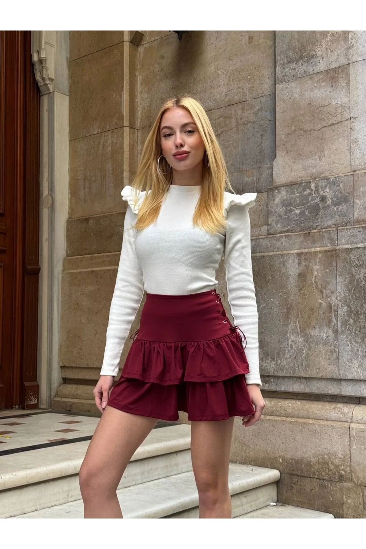 Kadın Yüksek Bel Yanları Büzgülü Kat Kat Fırfırlı Vücudu Saran Mini Etek - Kırmızı