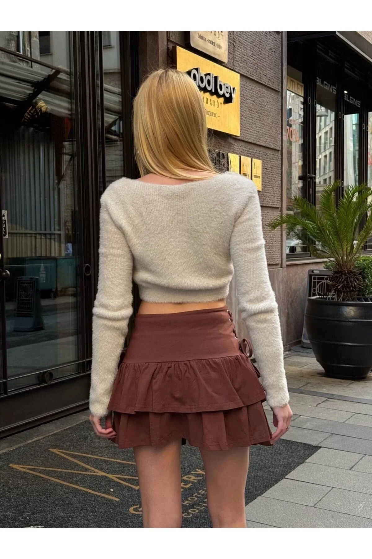 Kadın Yüksek Bel Yanları Büzgülü Kat Kat Fırfırlı Vücudu Saran Mini Etek - Kahverengi