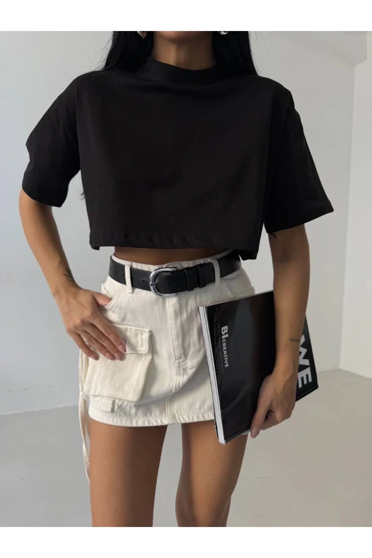 Kadın Yarım Balıkçı Yaka Kısa Kollu Vücudu Saran Oversize Crop Tişört - Siyah