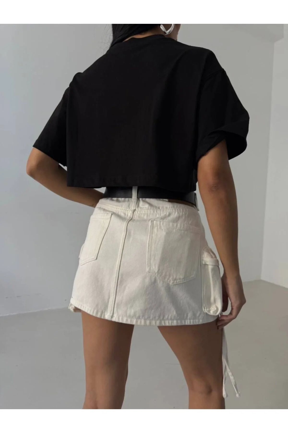 Kadın Yarım Balıkçı Yaka Kısa Kollu Vücudu Saran Oversize Crop Tişört - Siyah