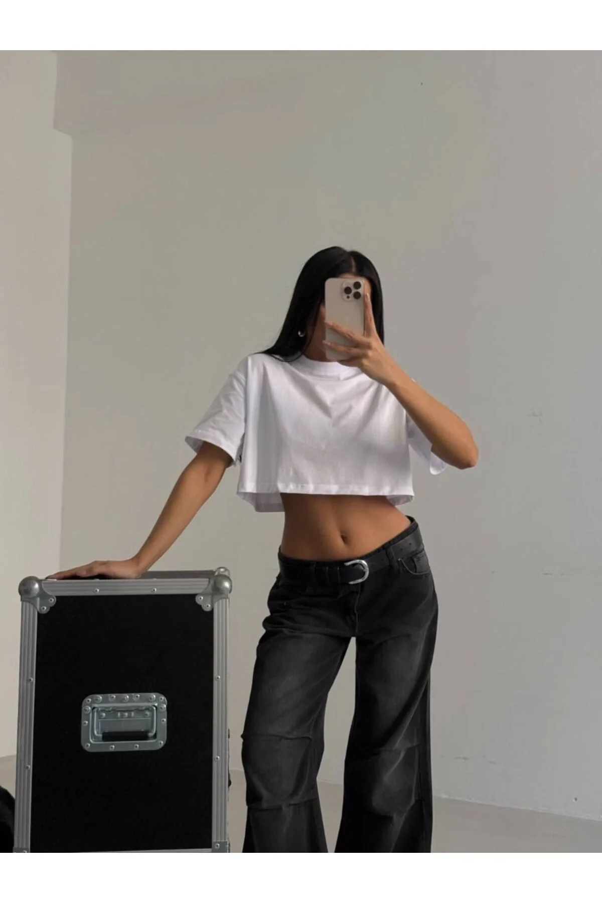 Kadın Yarım Balıkçı Yaka Kısa Kollu Vücudu Saran Oversize Crop Tişört - Beyaz