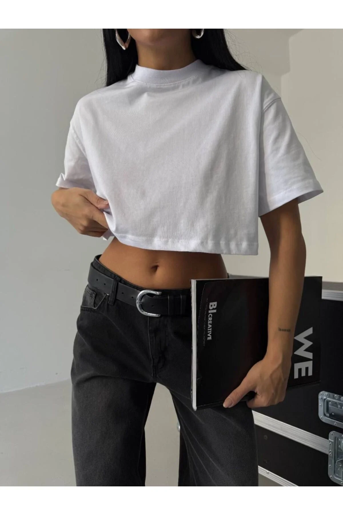 Kadın Yarım Balıkçı Yaka Kısa Kollu Vücudu Saran Oversize Crop Tişört - Beyaz