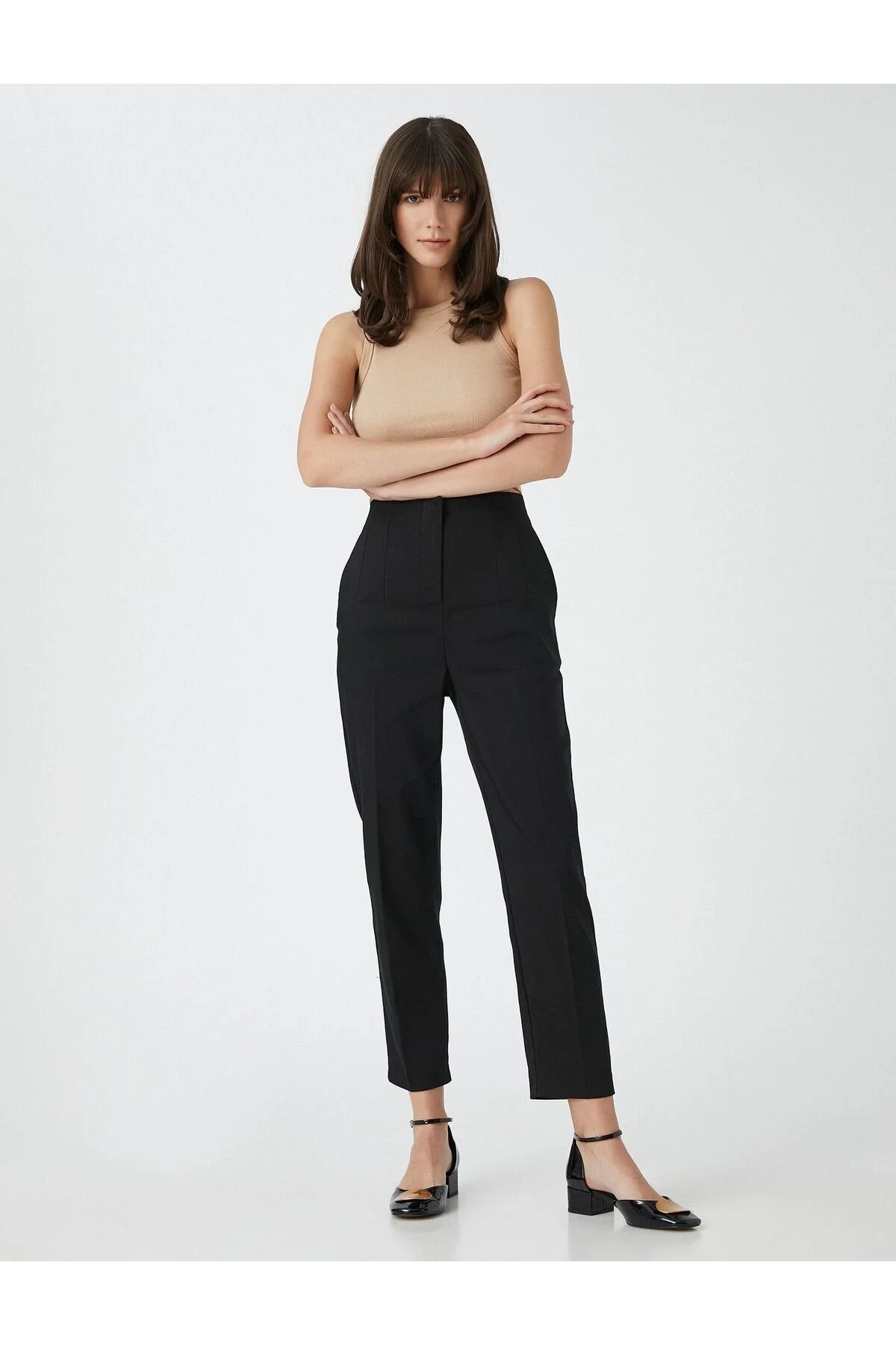 Kadın Yüksek Bel Önü Pens Detaylı Cepli Havuç Kesim Kumaş Pantolon - Siyah