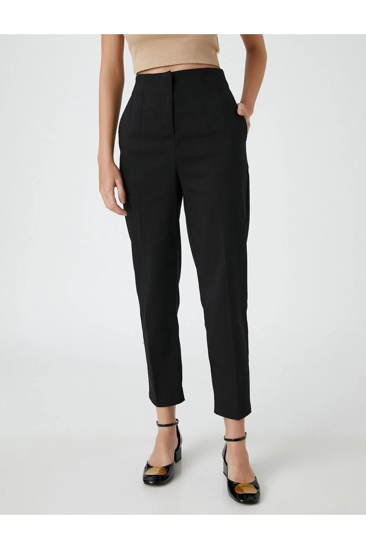 Kadın Yüksek Bel Önü Pens Detaylı Cepli Havuç Kesim Kumaş Pantolon - Siyah