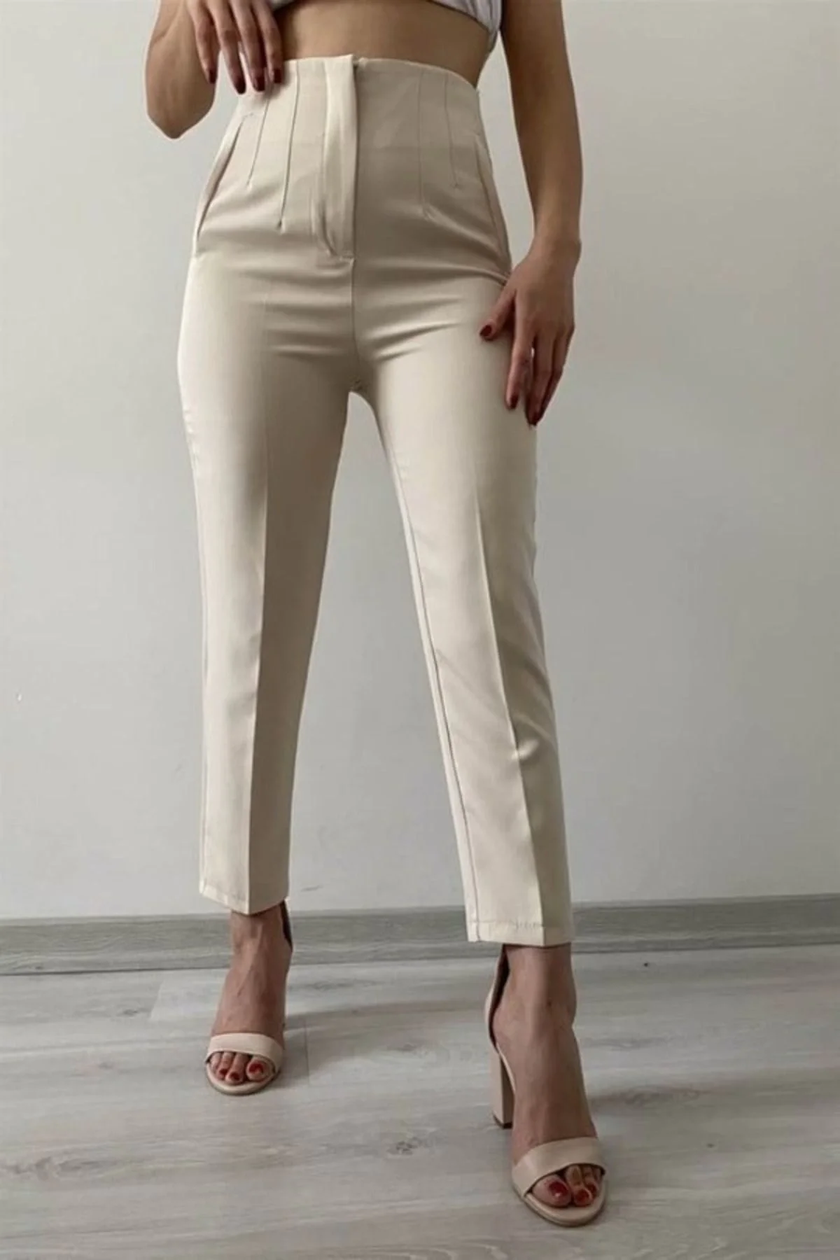 Kadın Yüksek Bel Önü Çift Pileli Cepli Kemer Köprülü Keten Kumaş Pantolon - Krem
