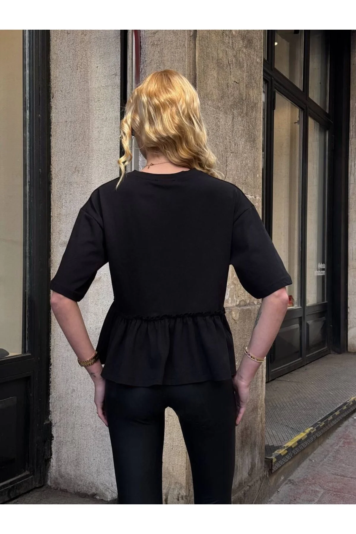 Kadın Bisiklet Yaka Beli Fırfırlı Salaş Kesim Eteği Volanlı Peplum Tişört - Siyah