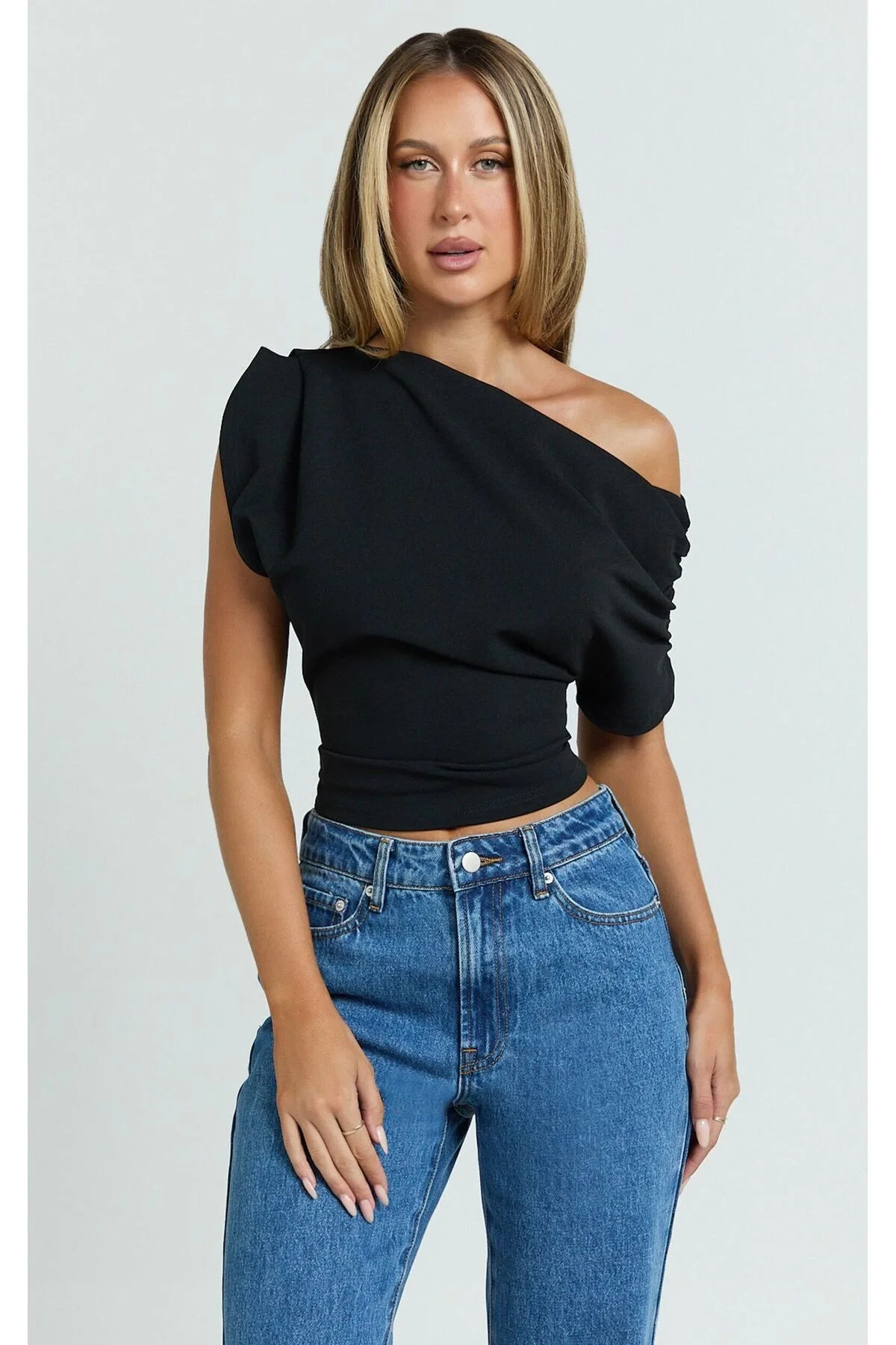 Omzu Düşük Asimetrik Yaka Bluz