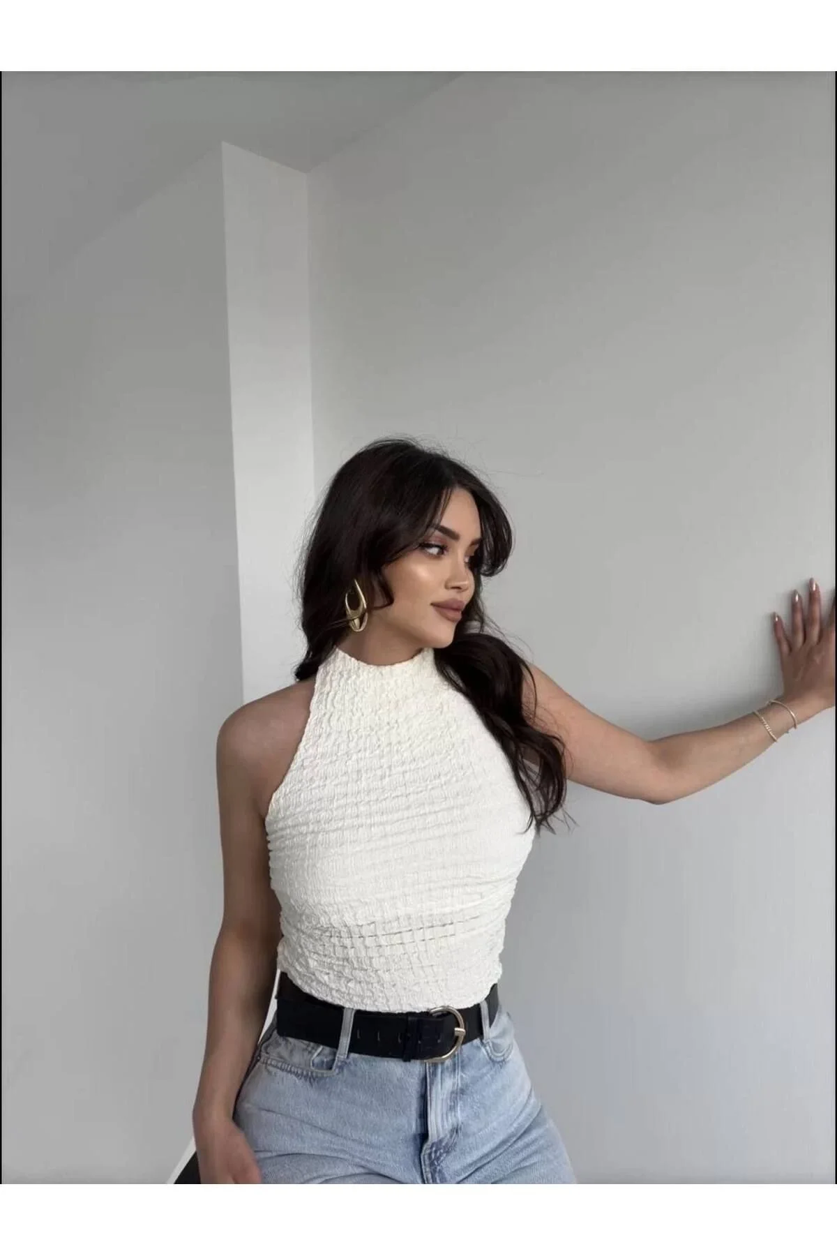 Kadın Halter Yaka Gofre Kumaş Sırtı Açık Bağlamalı Vücudu Saran Crop Bluz - Beyaz