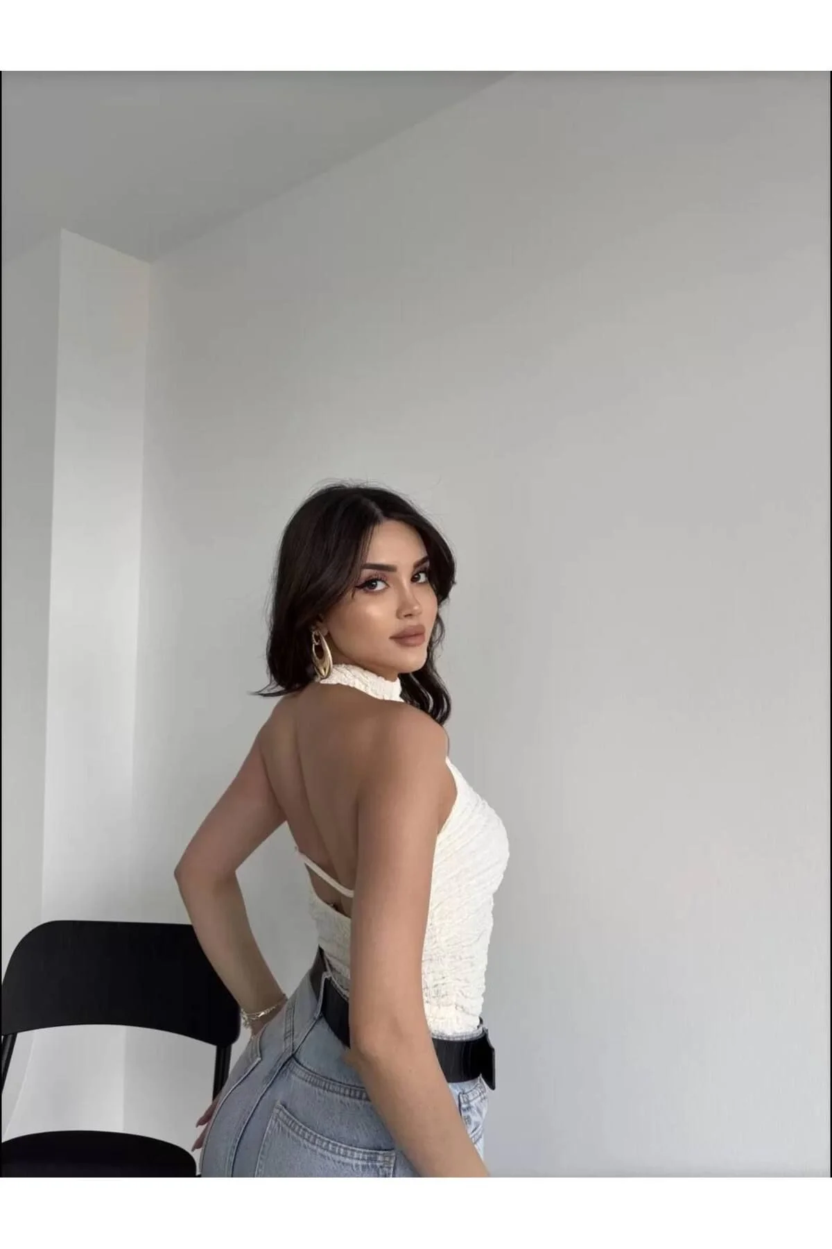 Kadın Halter Yaka Gofre Kumaş Sırtı Açık Bağlamalı Vücudu Saran Crop Bluz - Beyaz