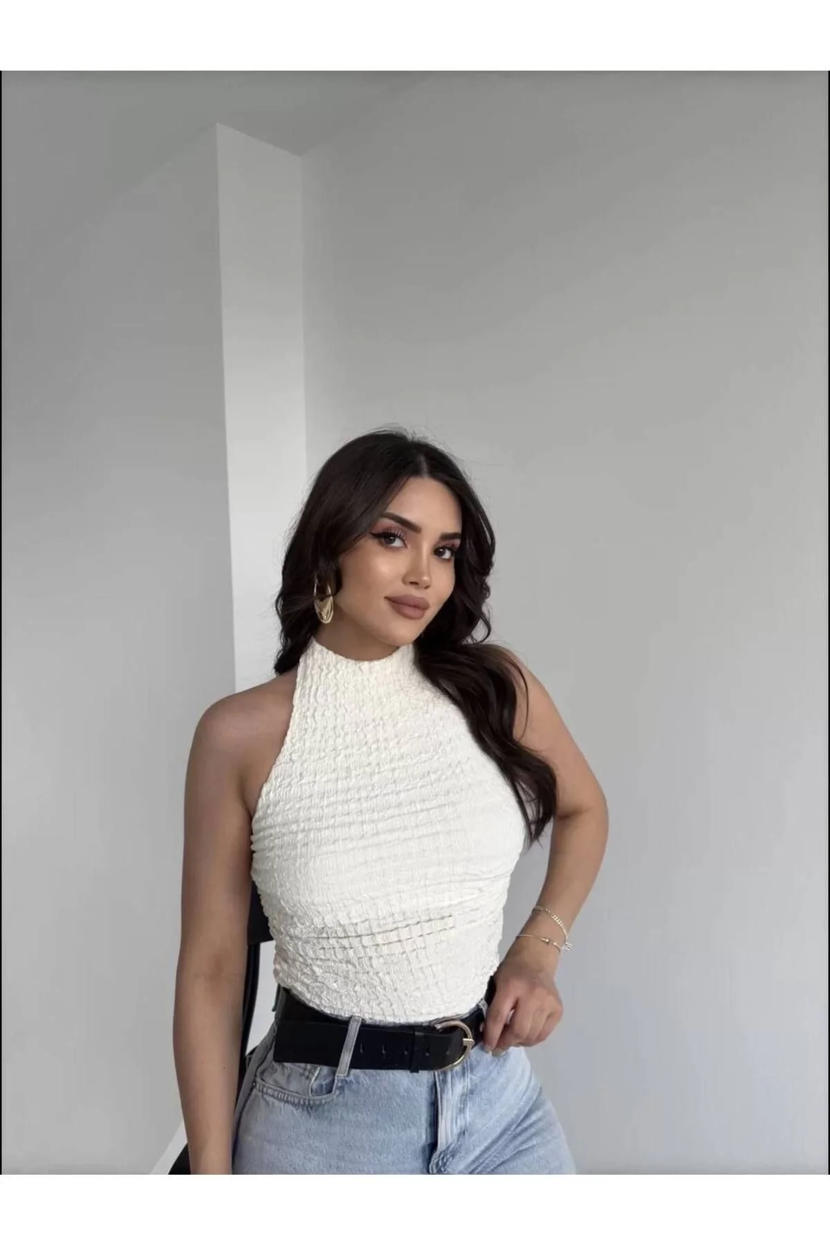 Kadın Halter Yaka Gofre Kumaş Sırtı Açık Bağlamalı Vücudu Saran Crop Bluz - Beyaz