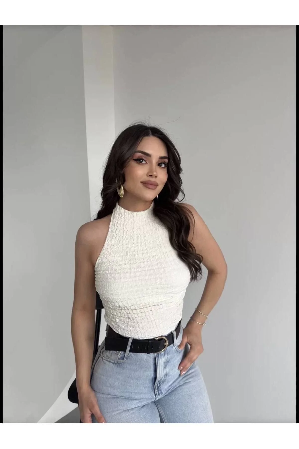 Kadın Halter Yaka Gofre Kumaş Sırtı Açık Bağlamalı Vücudu Saran Crop Bluz - Beyaz