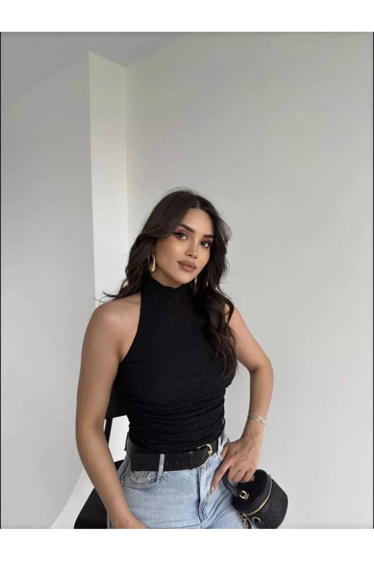 Kadın Halter Yaka Gofre Kumaş Sırtı Açık Bağlamalı Vücudu Saran Crop Bluz - Siyah