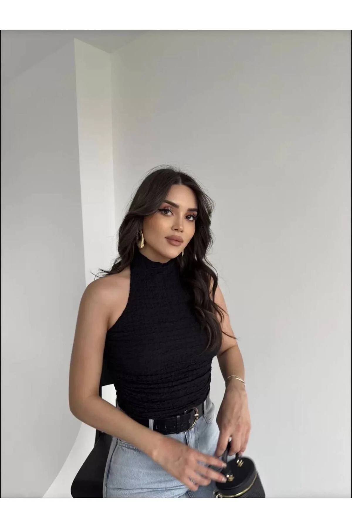 Kadın Halter Yaka Gofre Kumaş Sırtı Açık Bağlamalı Vücudu Saran Crop Bluz - Siyah