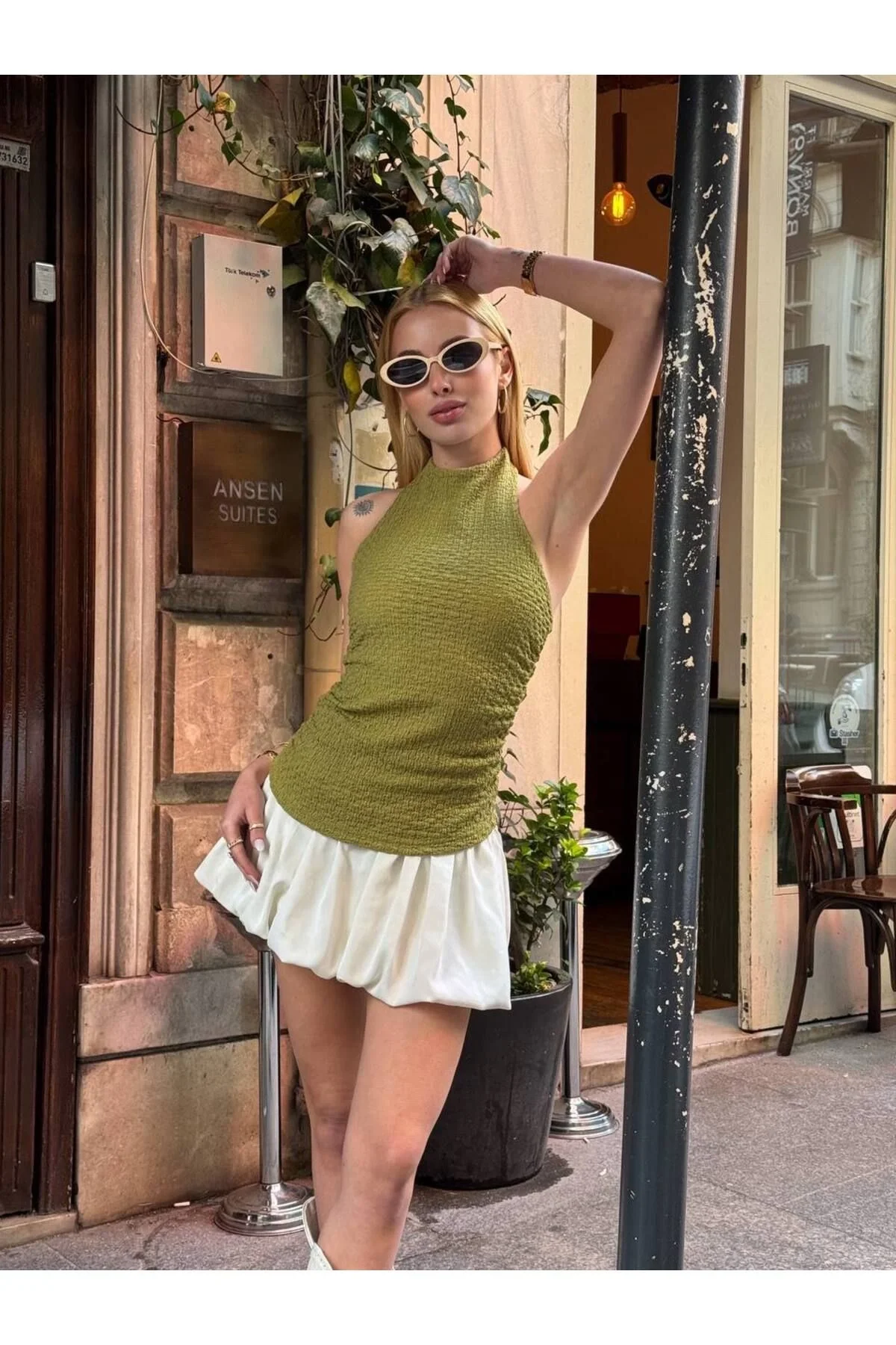 Kadın Halter Yaka Gofre Kumaş Sırtı Açık Bağlamalı Vücudu Saran Crop Bluz - Haki