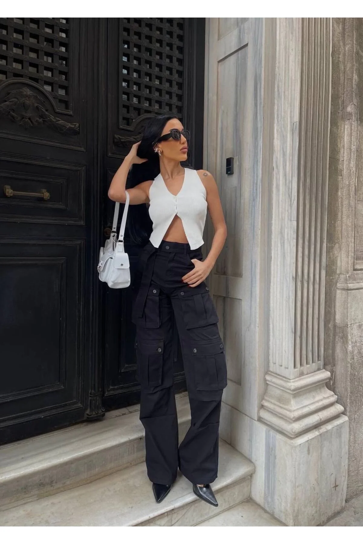 V Yaka Düğme Detaylı Triko Yelek